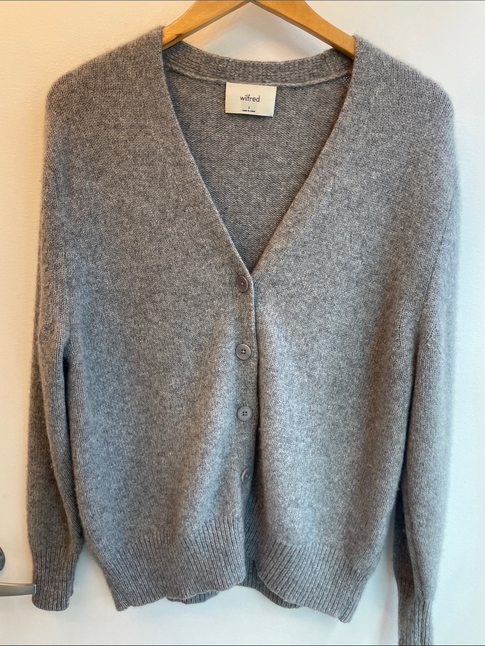 Aritzia Wilfred Gray 100% Cashmere V-Neck Button Cardigan Women’s Small